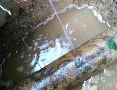 进贤楼顶渗水维修公司分享下地暖漏水的原因及检测方法。